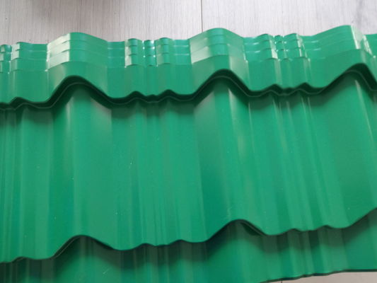 Según el diseño de la hoja de acero corrugado de ancho diferente con resistencia a la tracción 270-500MPa